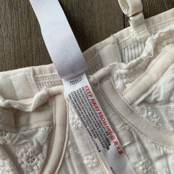 Urban Outfitters Out From Under Modern Love
Ribbed eyelet ruffle Corset bustier - Picture 7 of 8